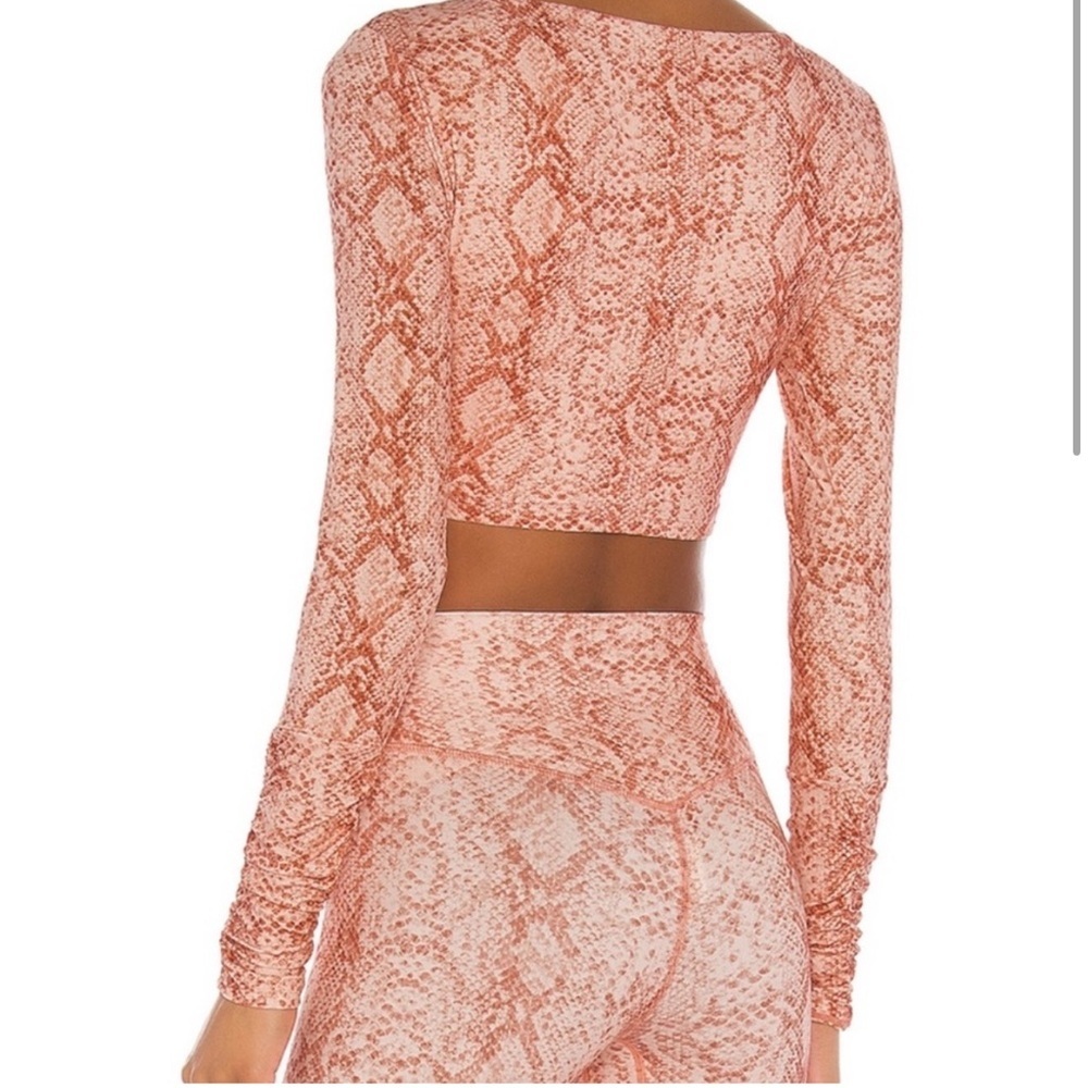NWT Lovewave The Ana Workout Top in Blush Boa 🩷 Size Small
Brand new with tags! - Picture 2 of 3